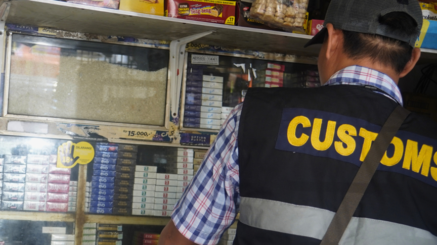 Tekan Peredaran Rokok Ilegal, Bea Cukai Banten Lakukan Operasi Pasar