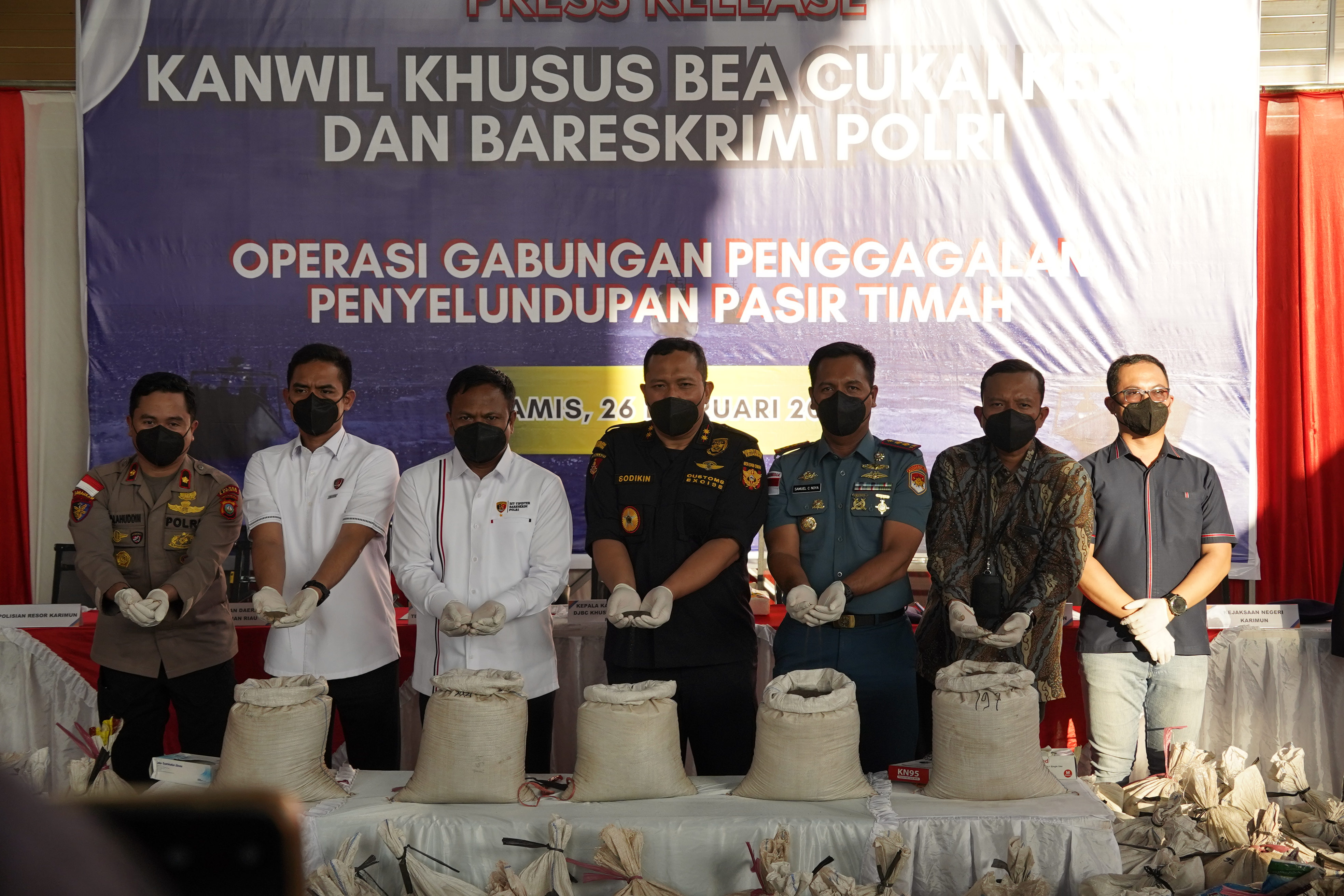 Aksi Sigap Kanwilsus Bea Cukai Kepri, 16 Ton Pasir Timah Ilegal Digagalkan