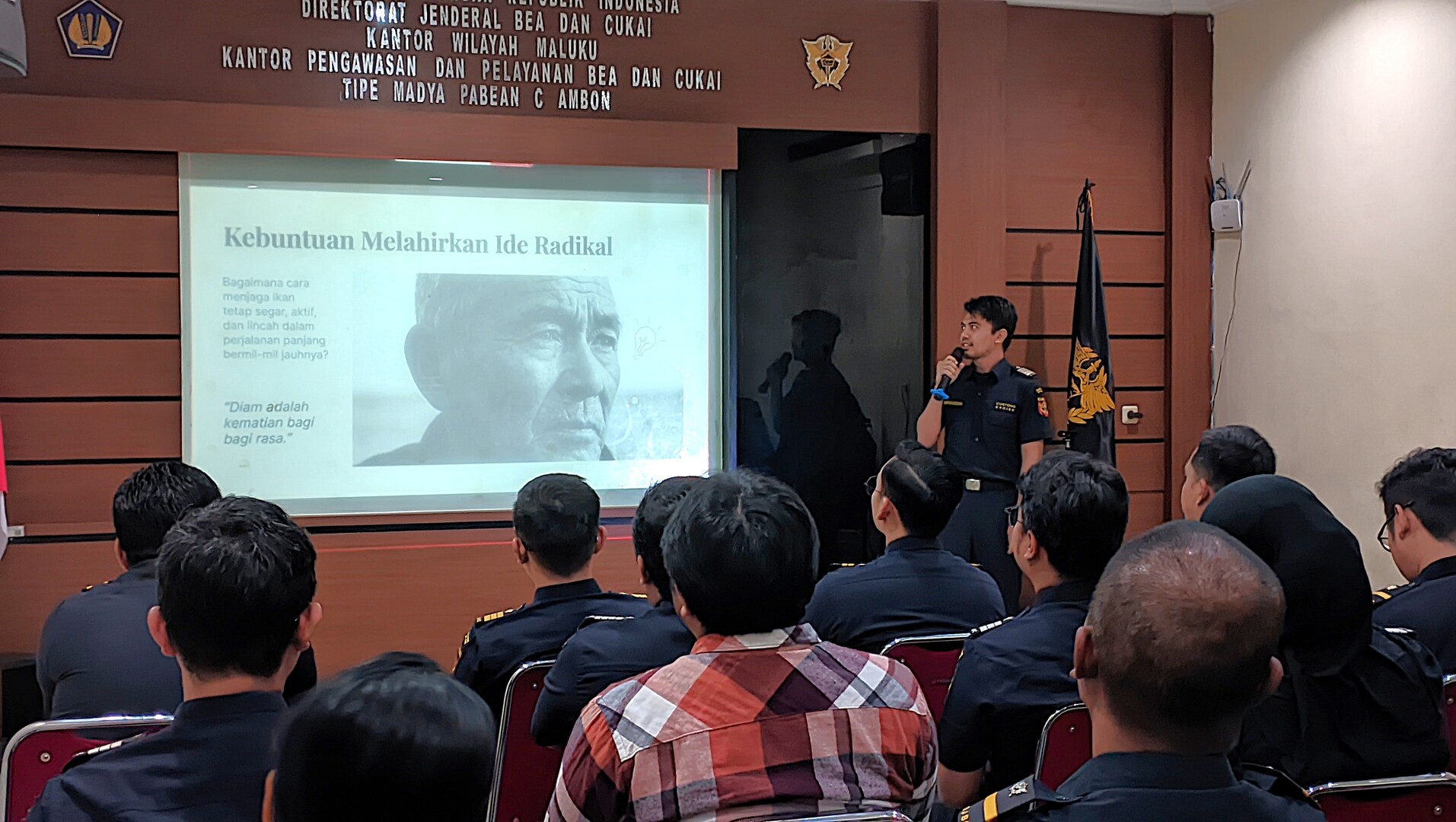 Filosofi Hiu Kecil : Terus Bergerak dan Bertumbuh (Bastori)