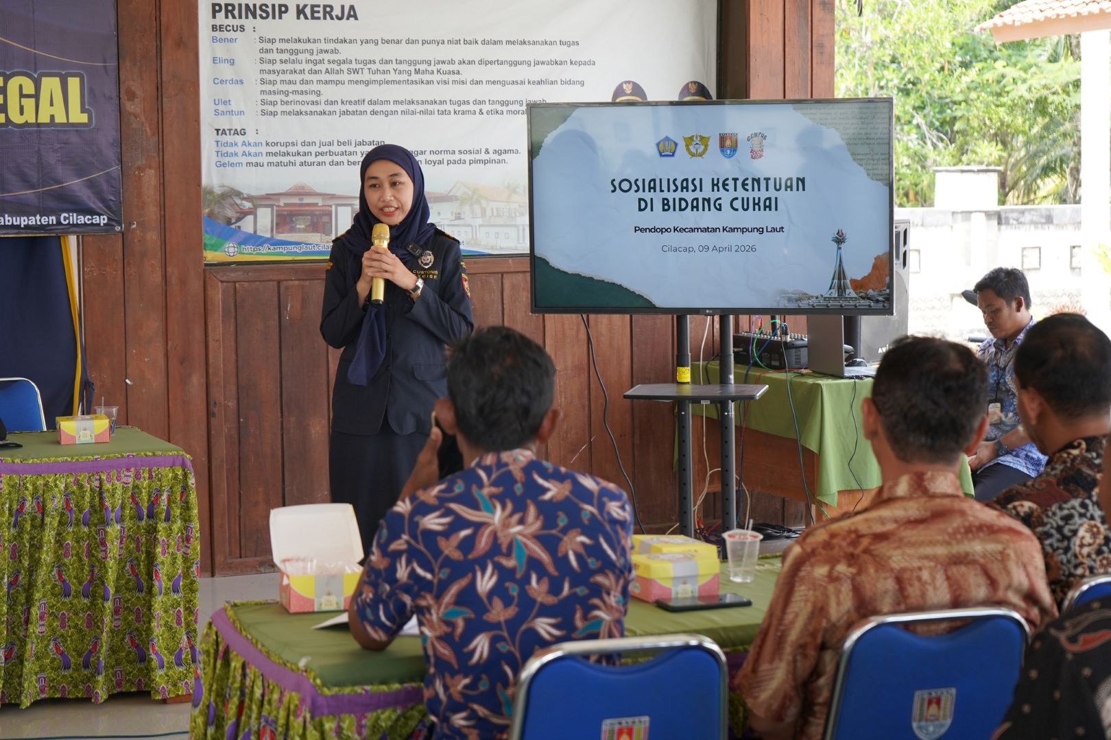 Bea Cukai Cilacap Gencarkan Sosialisasi Gempur Rokok Ilegal di Kampung Laut