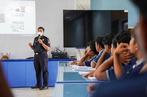 Bea Cukai Mataram Sosialisasikan Ketentuan Barang Bawaan Penumpang dan Fasilitas Impor Bagi PMI