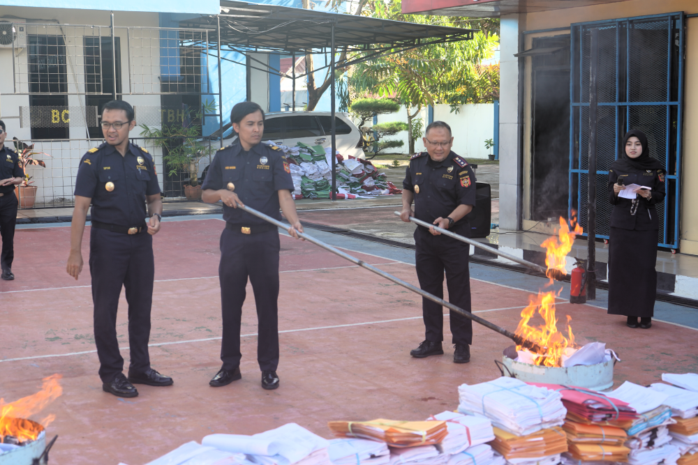 Bea Cukai Tembilahan Lakukan Pemusnahan Arsip