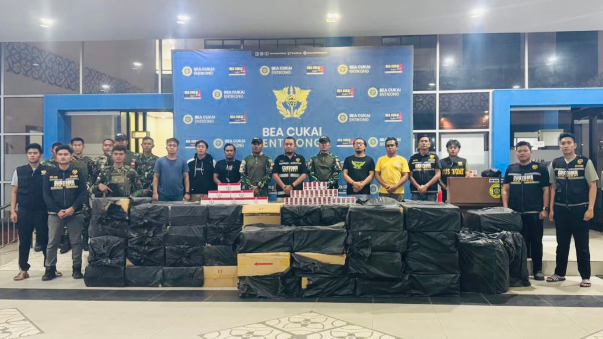 Di Gubuk Tak Berpenghuni, Bea Cukai Entikong Temukan Ratusan Ribu Batang Rokok Tanpa Pita Cukai