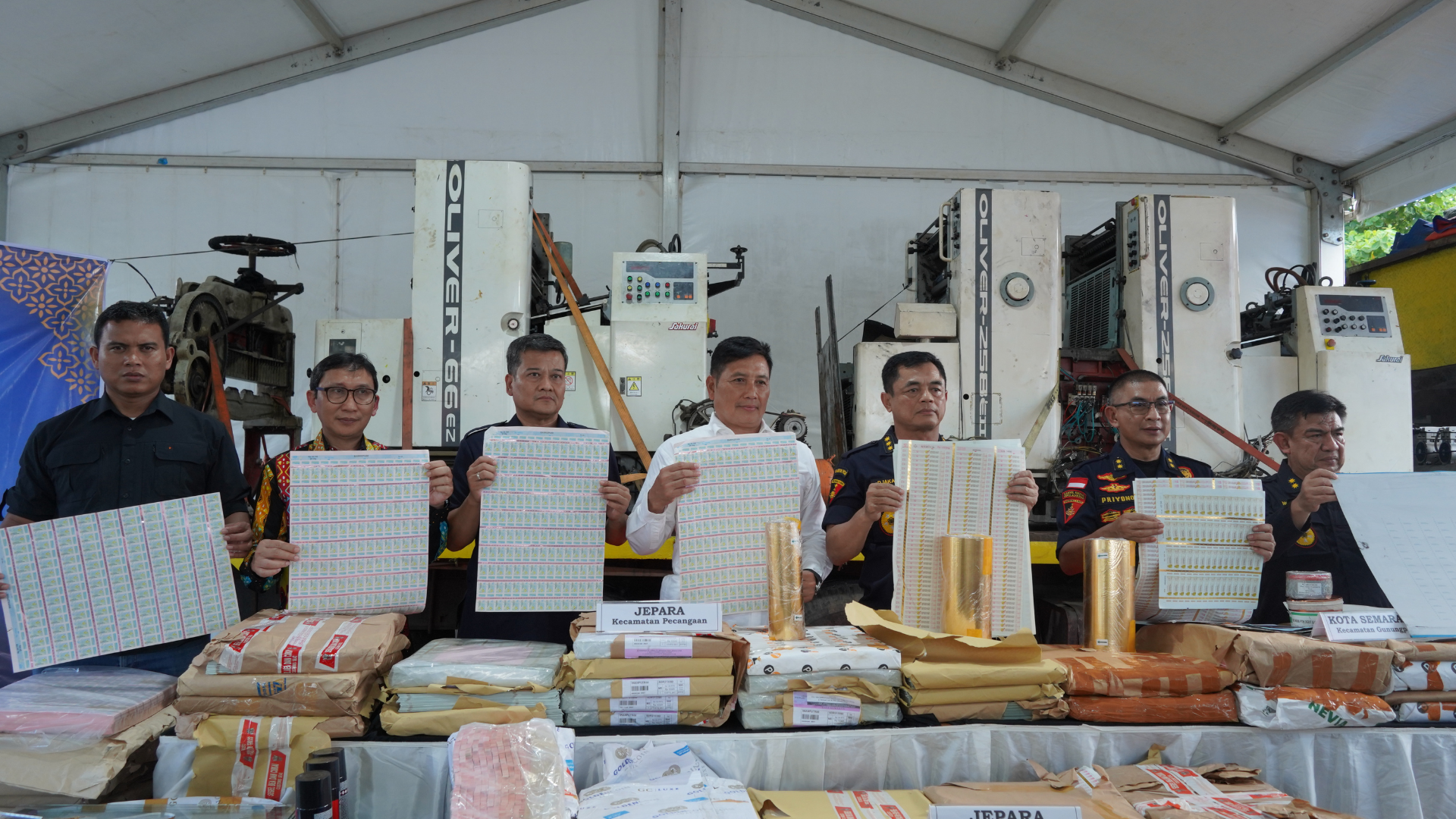 Bea Cukai dan BAIS TNI Bongkar Sindikat Produksi Pita Cukai Ilegal di Jawa Tengah, Selamatkan Potensi Kerugian Negara hingga Rp570 Miliar