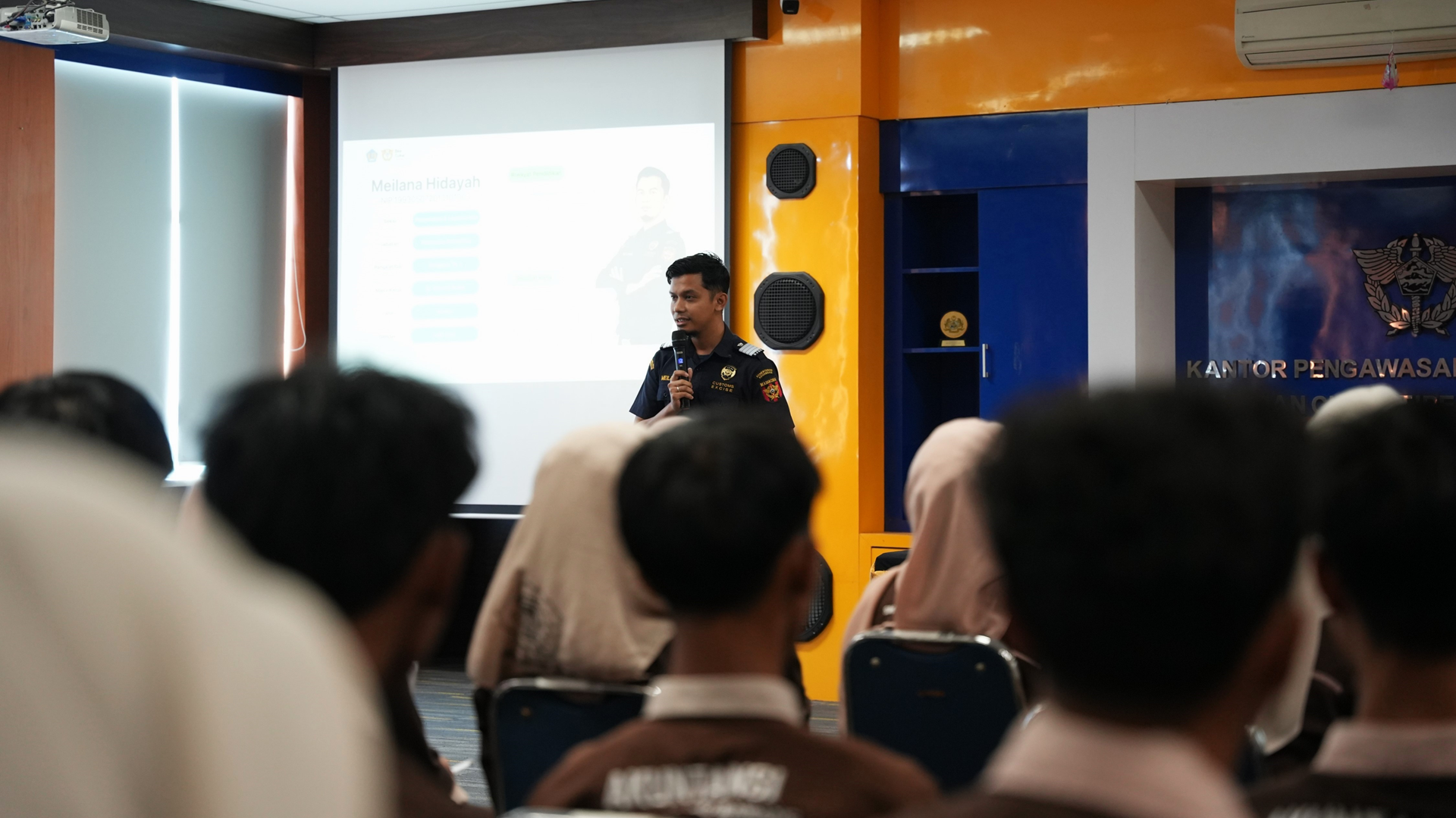 Puluhan Pelajar SMK Maarif NU Bawang Serbu Bea Cukai Tanjung Emas Bedah Aturan Impor Ekspor