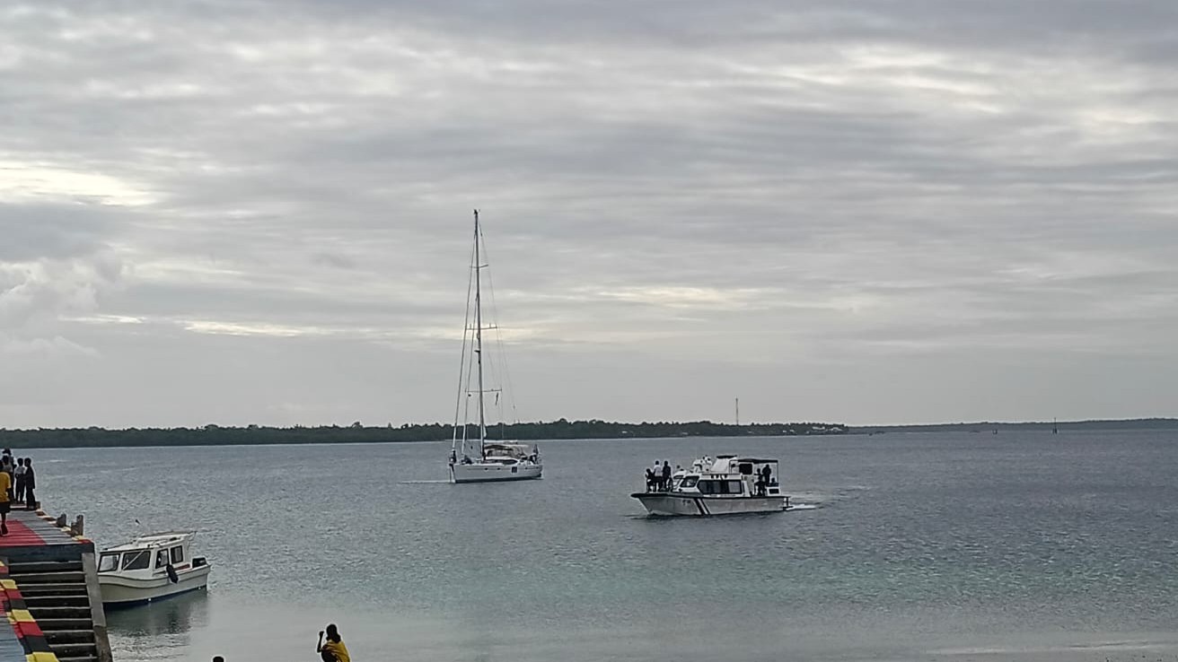 Bea Cukai Tual Layani Kedatangan Kapal Perdana Peserta Sail to Indonesia