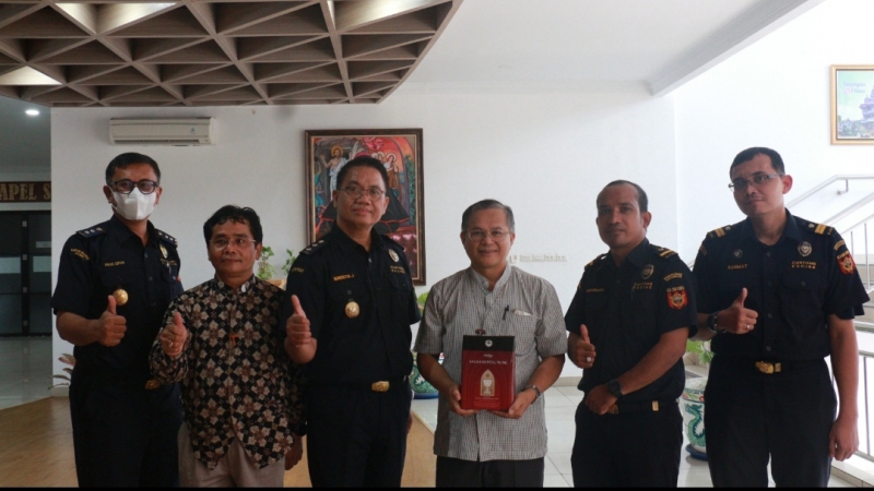Bea Cukai Medan Fasilitasi Pembebasan Cukai Anggur Misa untuk Keuskupan Agung Medan