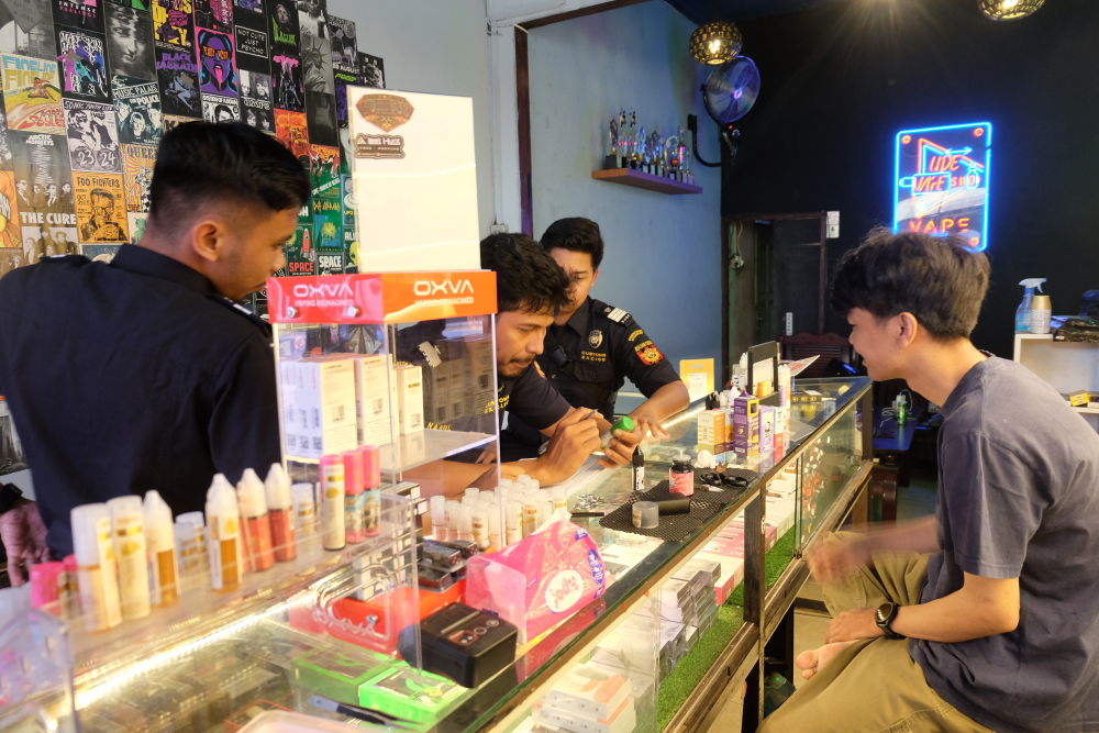 Bea Cukai Tembilahan Laksanakan Pemantauan Harga Transaksi Pasar Rokok Elektrik di Rengat