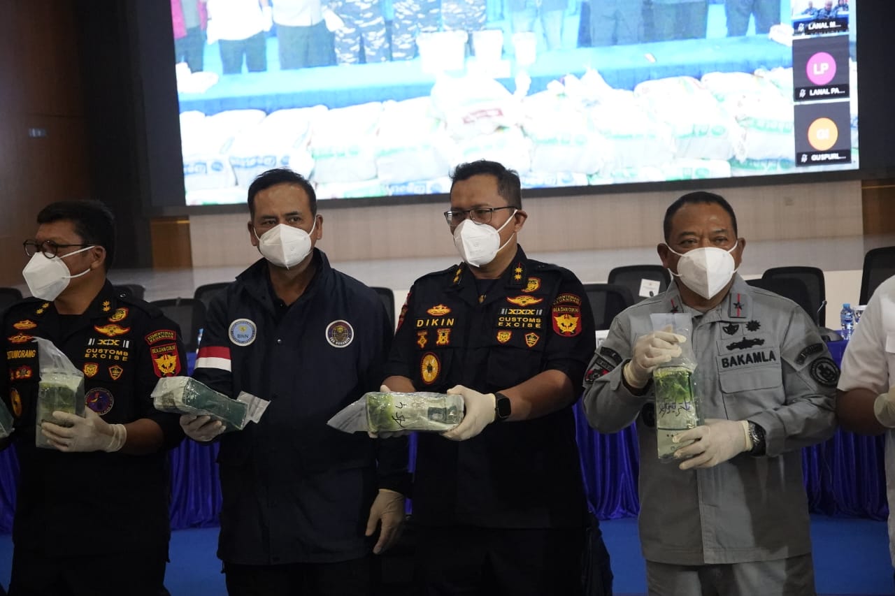 Bea dan Cukai Khusus Kepulauan Riau  gagalkan penyelundupan narkoba sebesar 1.3 ton di Perairan Berakit, Bintan