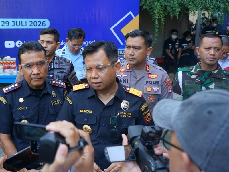 Bea Cukai Kalbagsel bersama Bea Cukai Banjarmasin Memusnahkan Hasil Penindakan Barang Kena Cukai Ilegal