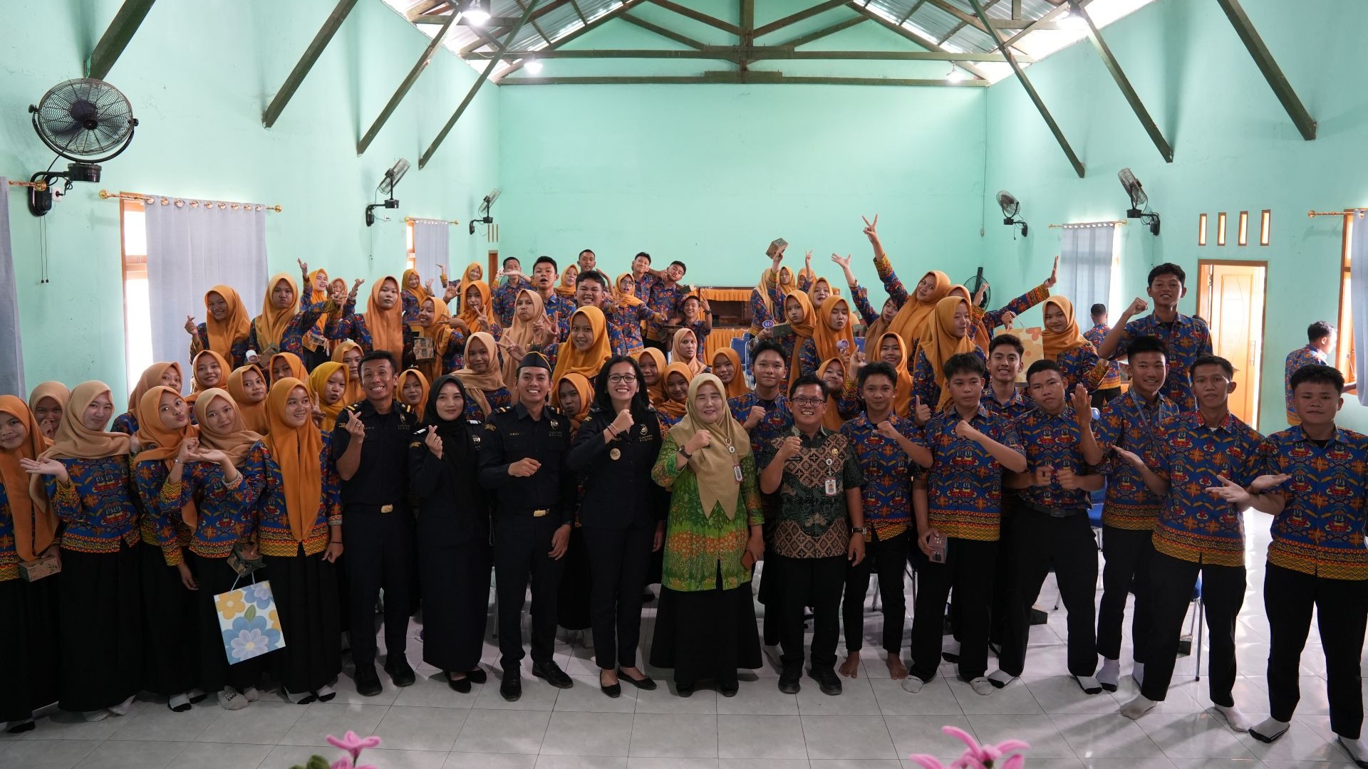 Bea Cukai Lampung Edukasi Siswa SMAN 1 Pesisir Tengah