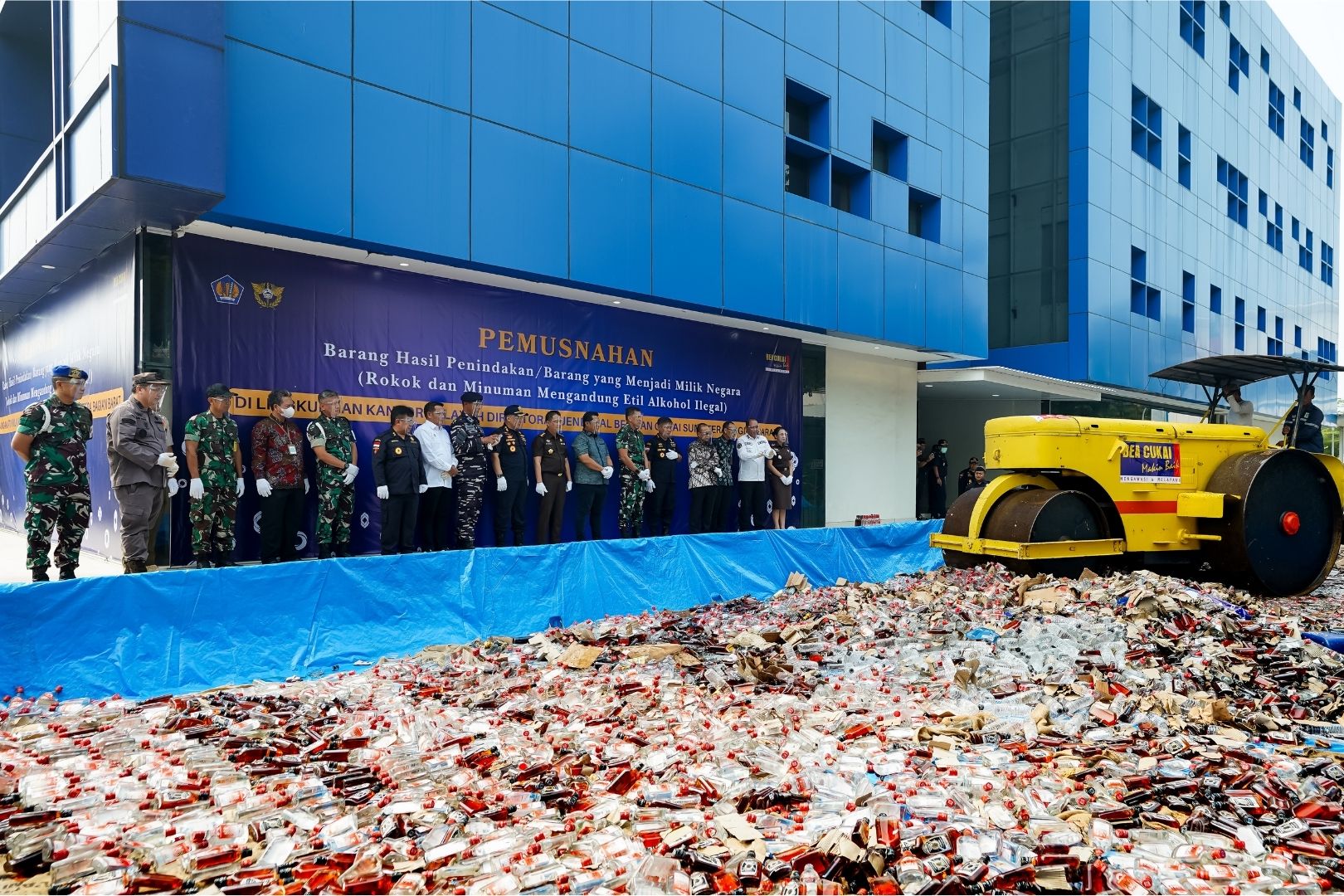 Bea Cukai Sumbagbar dan Bandar Lampung Musnahkan Rokok dan Miras Ilegal Senilai 68,8 Miliar Rupiah dan Catat Kinerja Positif Hingga September 2026