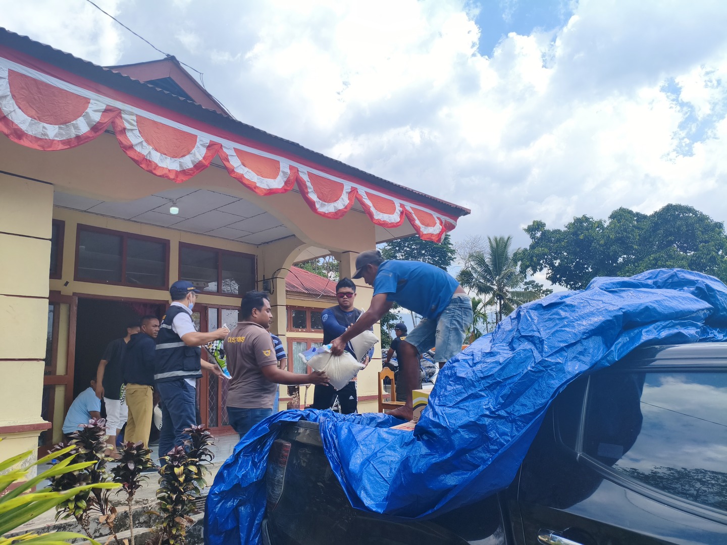 Penyaluran Bantuan Bea Cukai  dan DWP DJBC Peduli Gempa NTT